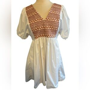 Wellmade White Dress w/embroidered detail w/pockets & short puff sleeves Size S
